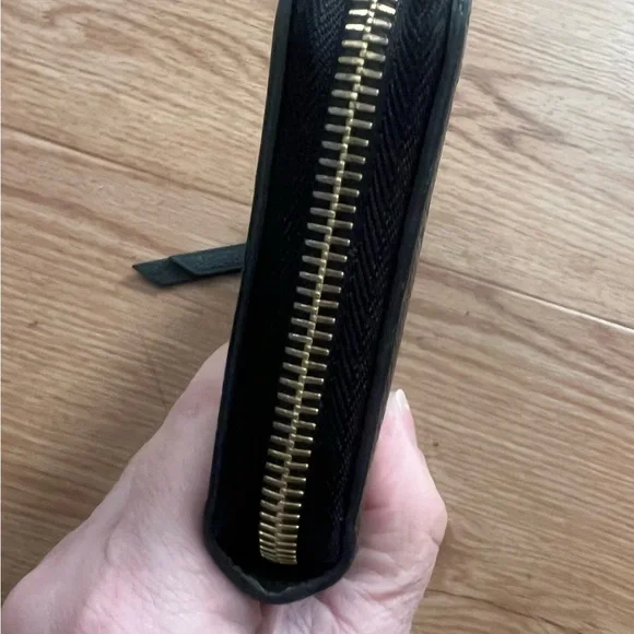 GORGEOUS Louis Vuitton Black Monogram Embossed Zip Wallet with Gold Hardware - Picture 5 of 14